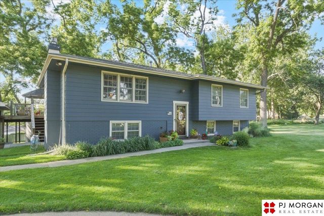 7914 Keystone Drive, Omaha, NE 68134