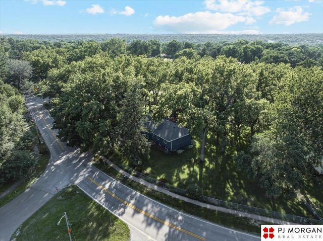 7914 Keystone Drive, Omaha, NE 68134