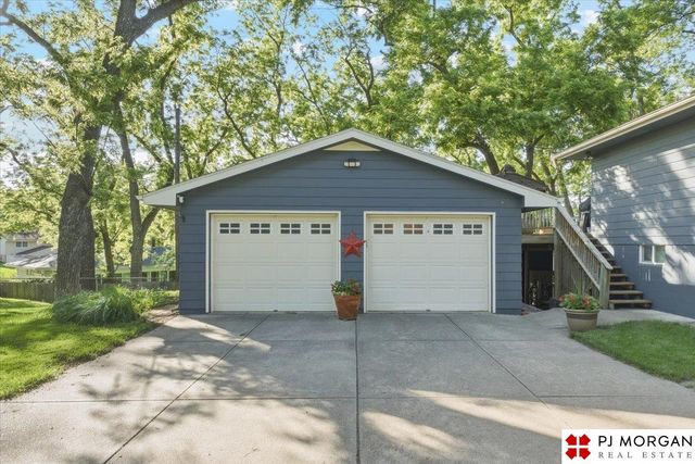 7914 Keystone Drive, Omaha, NE 68134