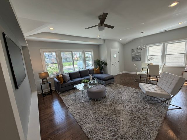 544 Glendale Avenue, Glen Ellyn, IL 60137