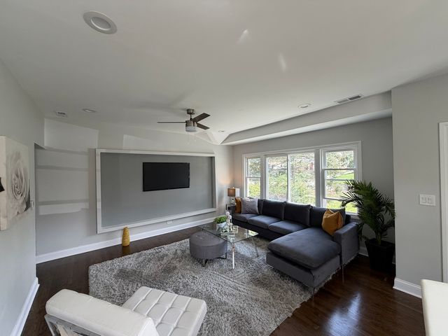 544 Glendale Avenue, Glen Ellyn, IL 60137