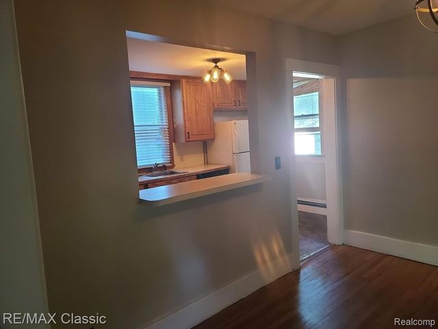 300 BAKER Street, Royal Oak, MI 48067