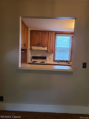 300 BAKER Street, Royal Oak, MI 48067