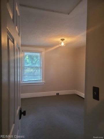 300 BAKER Street, Royal Oak, MI 48067