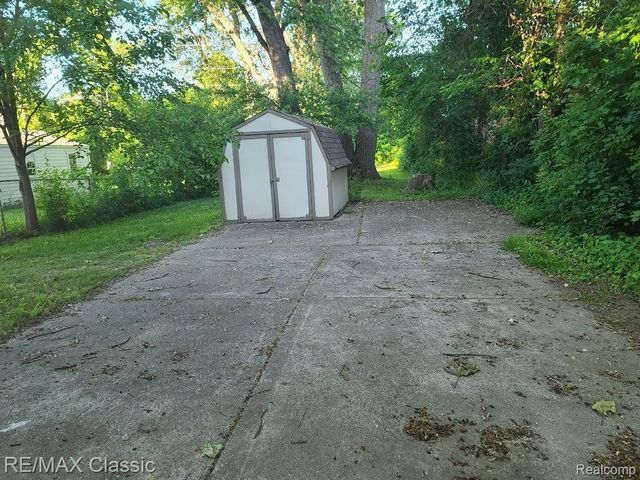 300 BAKER Street, Royal Oak, MI 48067