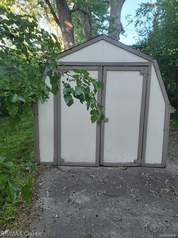 300 BAKER Street, Royal Oak, MI 48067