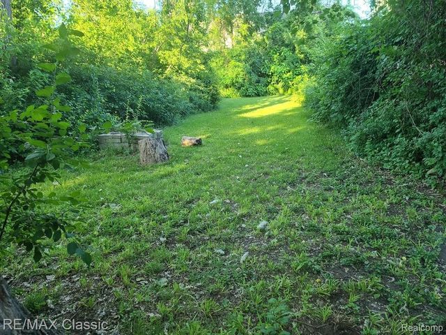 300 BAKER Street, Royal Oak, MI 48067