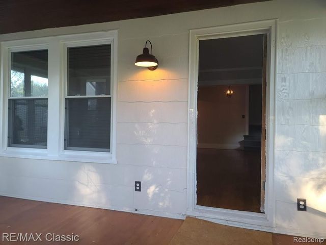 300 BAKER Street, Royal Oak, MI 48067