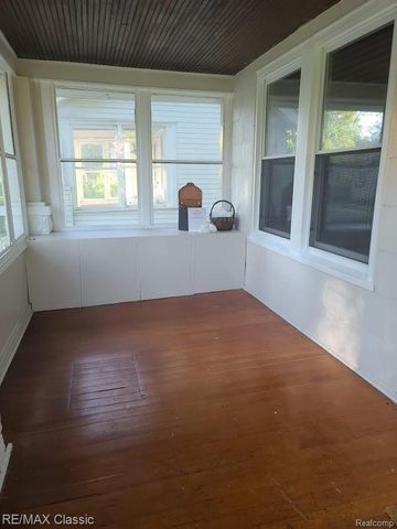 300 BAKER Street, Royal Oak, MI 48067