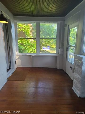 300 BAKER Street, Royal Oak, MI 48067