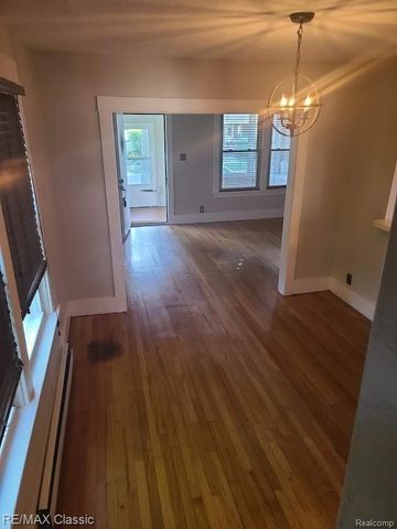 300 BAKER Street, Royal Oak, MI 48067