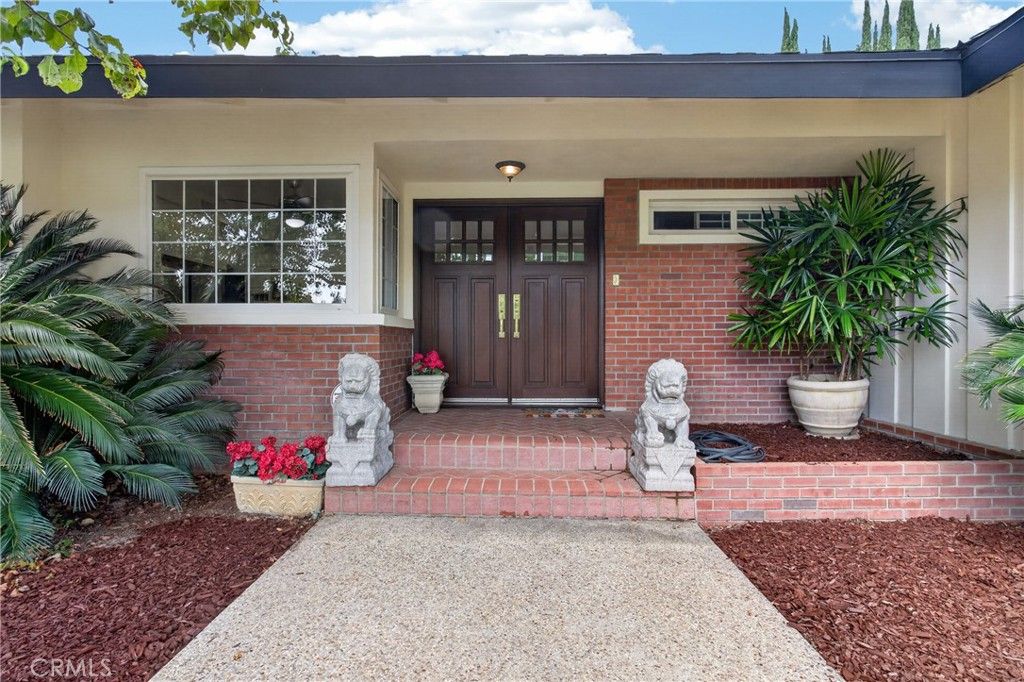 Image 2 of property listing at 10315 Beckford, Porter Ranch, CA 91326