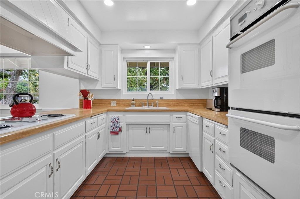 Image 34 of property listing at 10315 Beckford, Porter Ranch, CA 91326