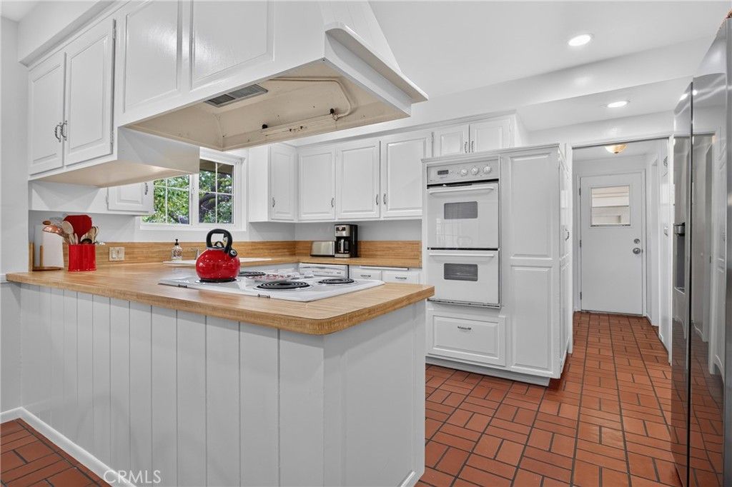 Image 35 of property listing at 10315 Beckford, Porter Ranch, CA 91326