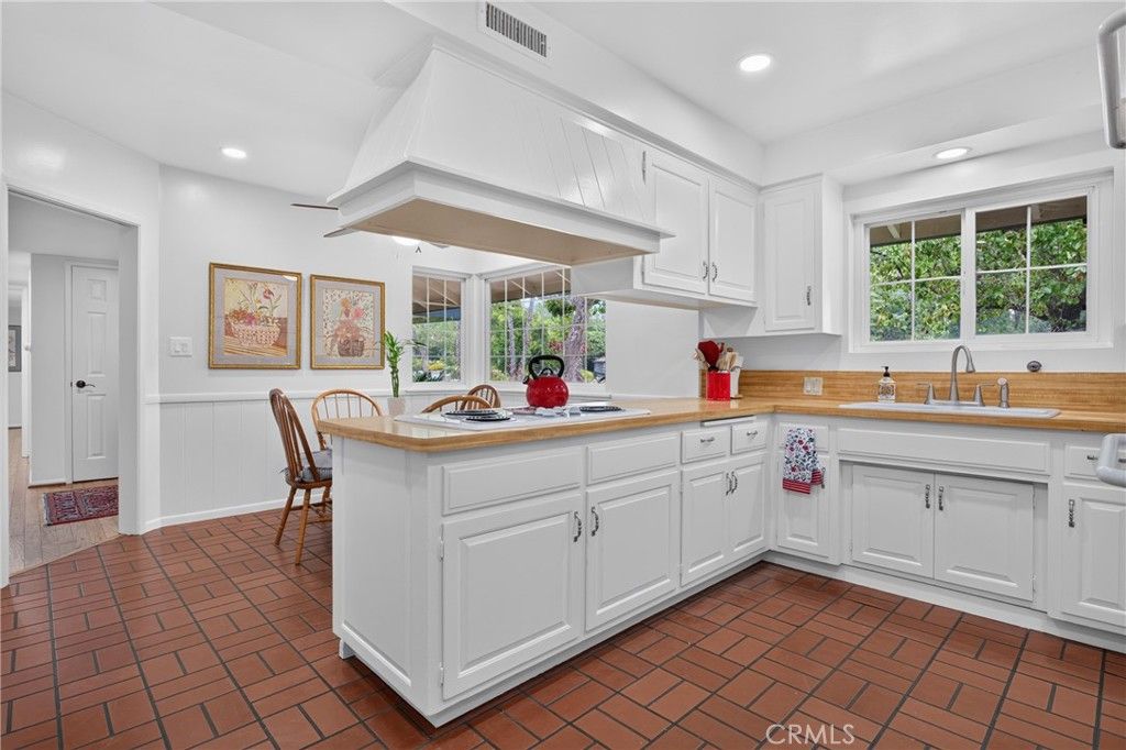 Image 38 of property listing at 10315 Beckford, Porter Ranch, CA 91326