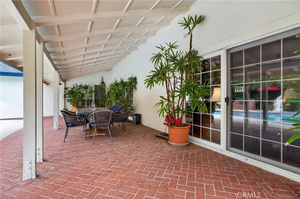 Image 40 of property listing at 10315 Beckford, Porter Ranch, CA 91326