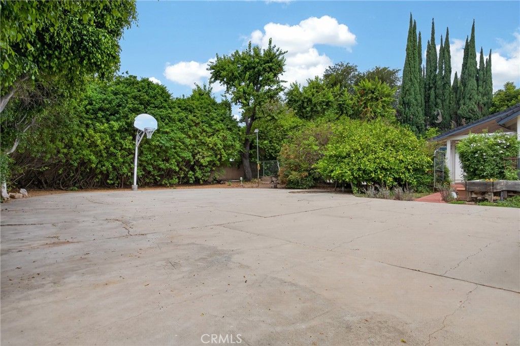 Image 49 of property listing at 10315 Beckford, Porter Ranch, CA 91326