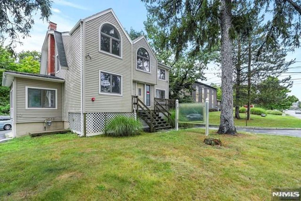 132 Little Falls Road, Fairfield, NJ 07004