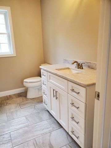 14 Kettle Hill Rd, Uxbridge, MA 01569