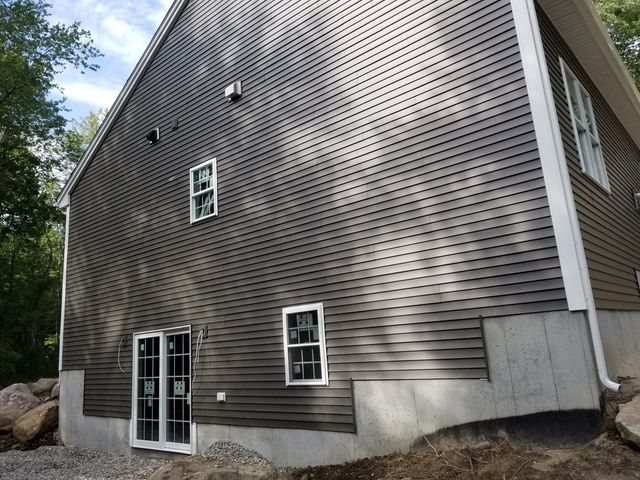 14 Kettle Hill Rd, Uxbridge, MA 01569