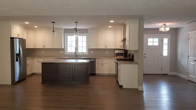 14 Kettle Hill Rd, Uxbridge, MA 01569