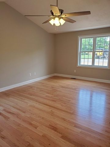 14 Kettle Hill Rd, Uxbridge, MA 01569