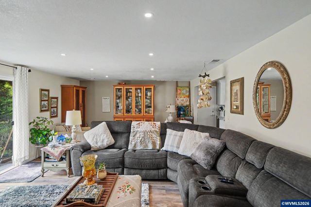 8470 SE Hood St, Clackamas, OR 97015