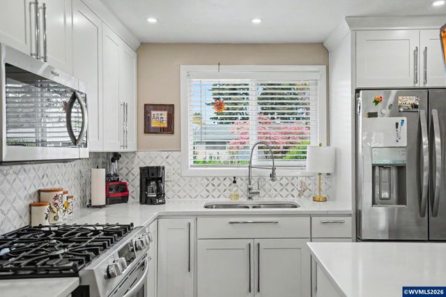 8470 SE Hood St, Clackamas, OR 97015