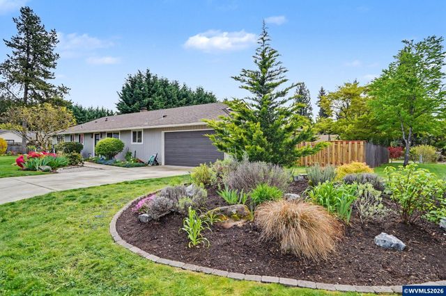 8470 SE Hood St, Clackamas, OR 97015