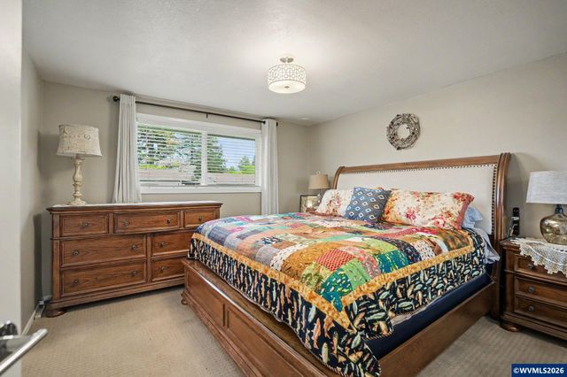 8470 SE Hood St, Clackamas, OR 97015