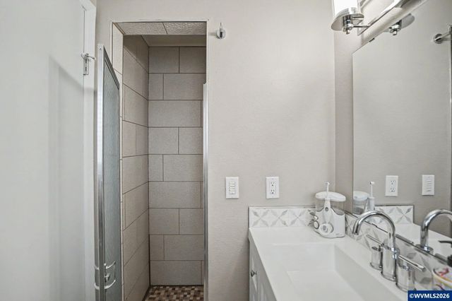 8470 SE Hood St, Clackamas, OR 97015