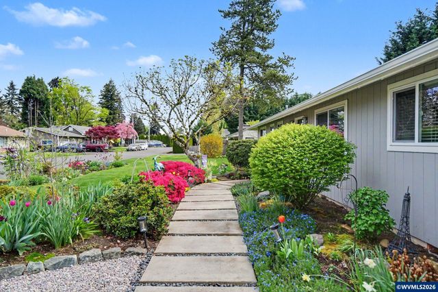 8470 SE Hood St, Clackamas, OR 97015