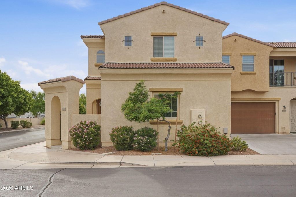 1367 S COUNTRY CLUB Drive 1105, Mesa, AZ 85210