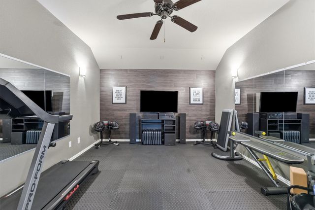 210 Fox Squirrel Court, Pinehurst, TX 77362