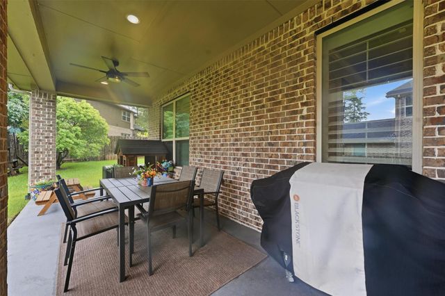 210 Fox Squirrel Court, Pinehurst, TX 77362