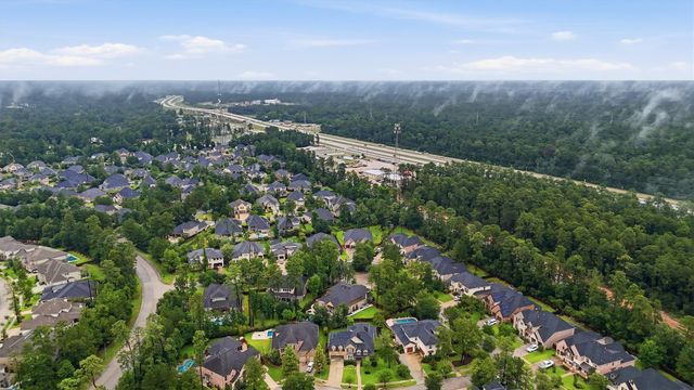 210 Fox Squirrel Court, Pinehurst, TX 77362