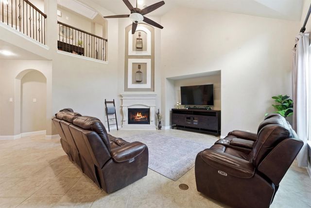210 Fox Squirrel Court, Pinehurst, TX 77362