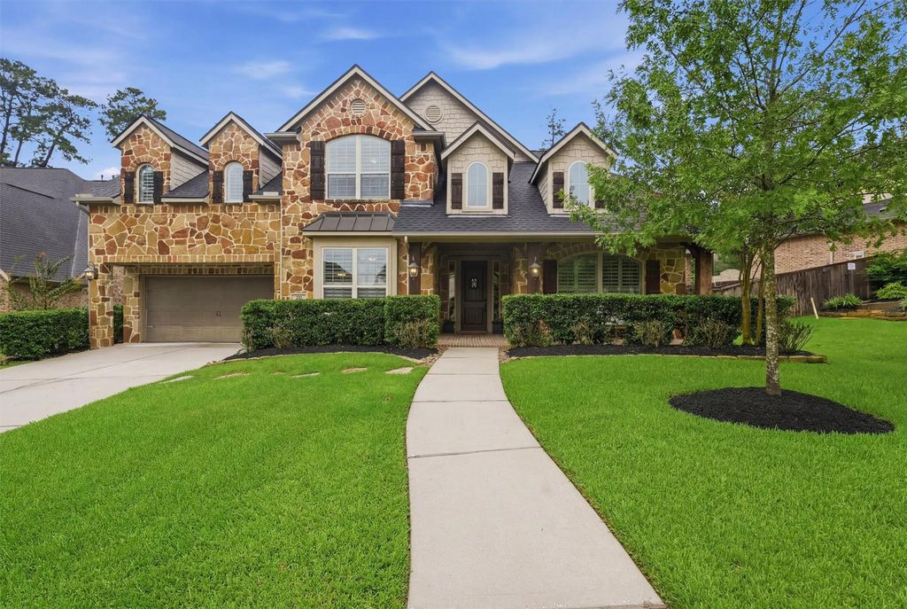 210 Fox Squirrel Court, Pinehurst, TX 77362