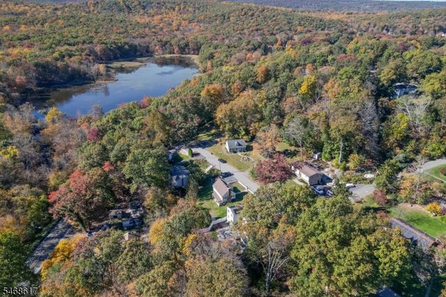 7 Bergen Hill Rd, Rockaway Twp., NJ 07866