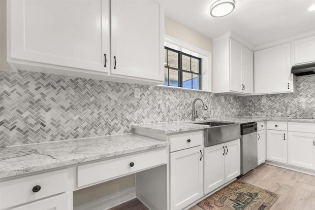 1056 Forest Blvd Boulevard, Lake Charles, LA 70611