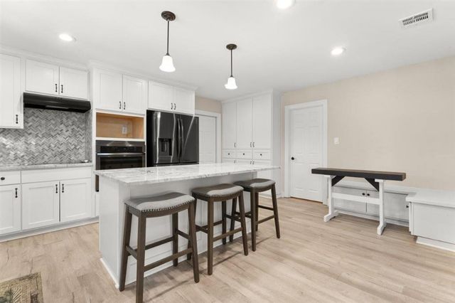 1056 Forest Blvd Boulevard, Lake Charles, LA 70611