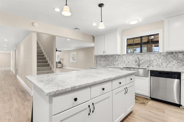 1056 Forest Blvd Boulevard, Lake Charles, LA 70611