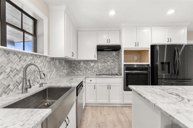 1056 Forest Blvd Boulevard, Lake Charles, LA 70611