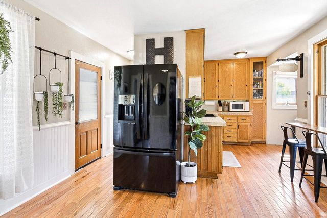 725 W South STREET, Oconomowoc, WI 53066