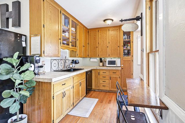 725 W South STREET, Oconomowoc, WI 53066