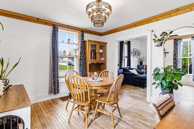 725 W South STREET, Oconomowoc, WI 53066