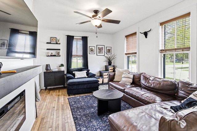 725 W South STREET, Oconomowoc, WI 53066