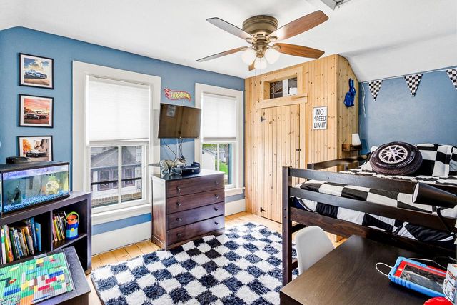725 W South STREET, Oconomowoc, WI 53066