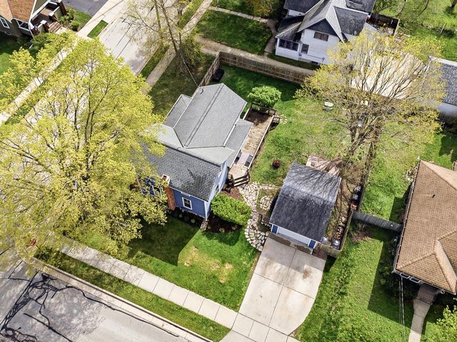 725 W South STREET, Oconomowoc, WI 53066