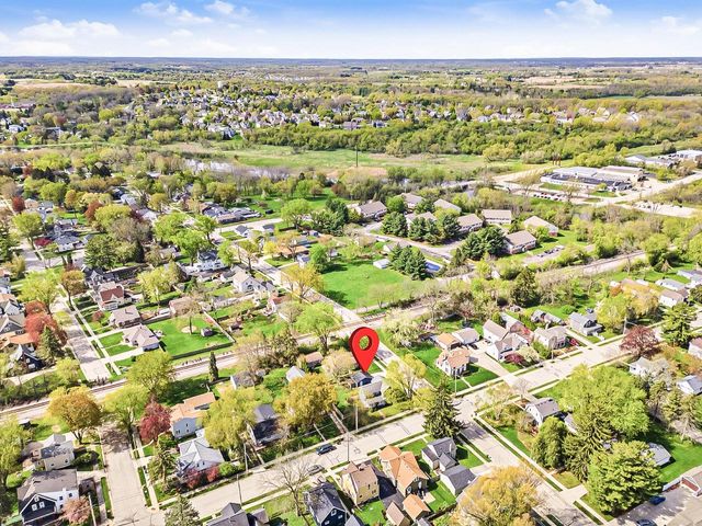 725 W South STREET, Oconomowoc, WI 53066
